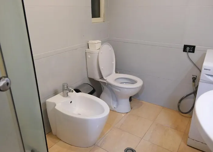 Next To Block District * ティラナ